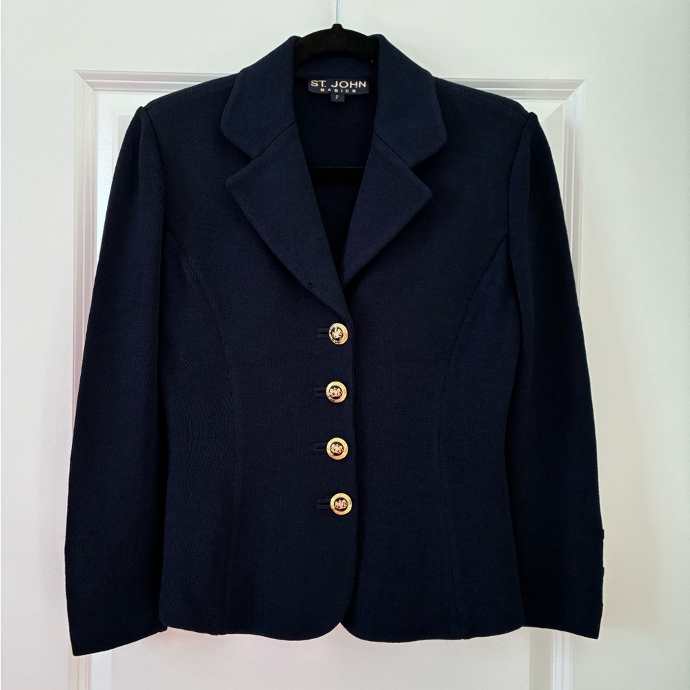 St. John Basics Size 2 Wool Santana Knit Blazer - Navy with Gold Crest Buttons